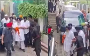 SAD chief Sukhbir Singh Badal attacked in Maharashtra's Nanded, Fadnavis orders probe
