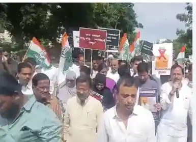 Congress Stages Protest in Kalaburagi Over Alleged ‘Shuddhikaran’ After Kharge’s Haldwani Rally