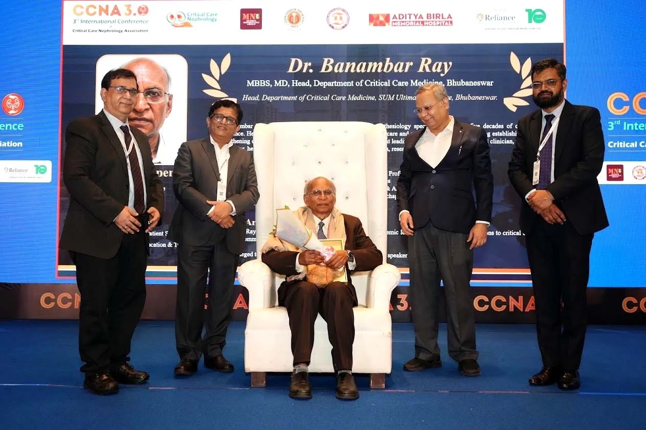 Dr. Banambar Ray presented ‘Honouring Our Guru’ award for lifelong contribution to critical care medicine
