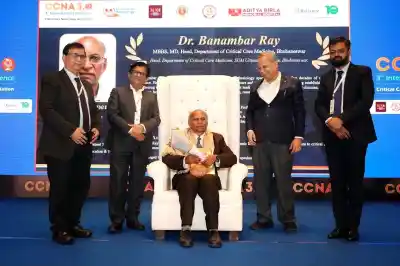 Dr. Banambar Ray presented ‘Honouring Our Guru’ award for lifelong contribution to critical care medicine