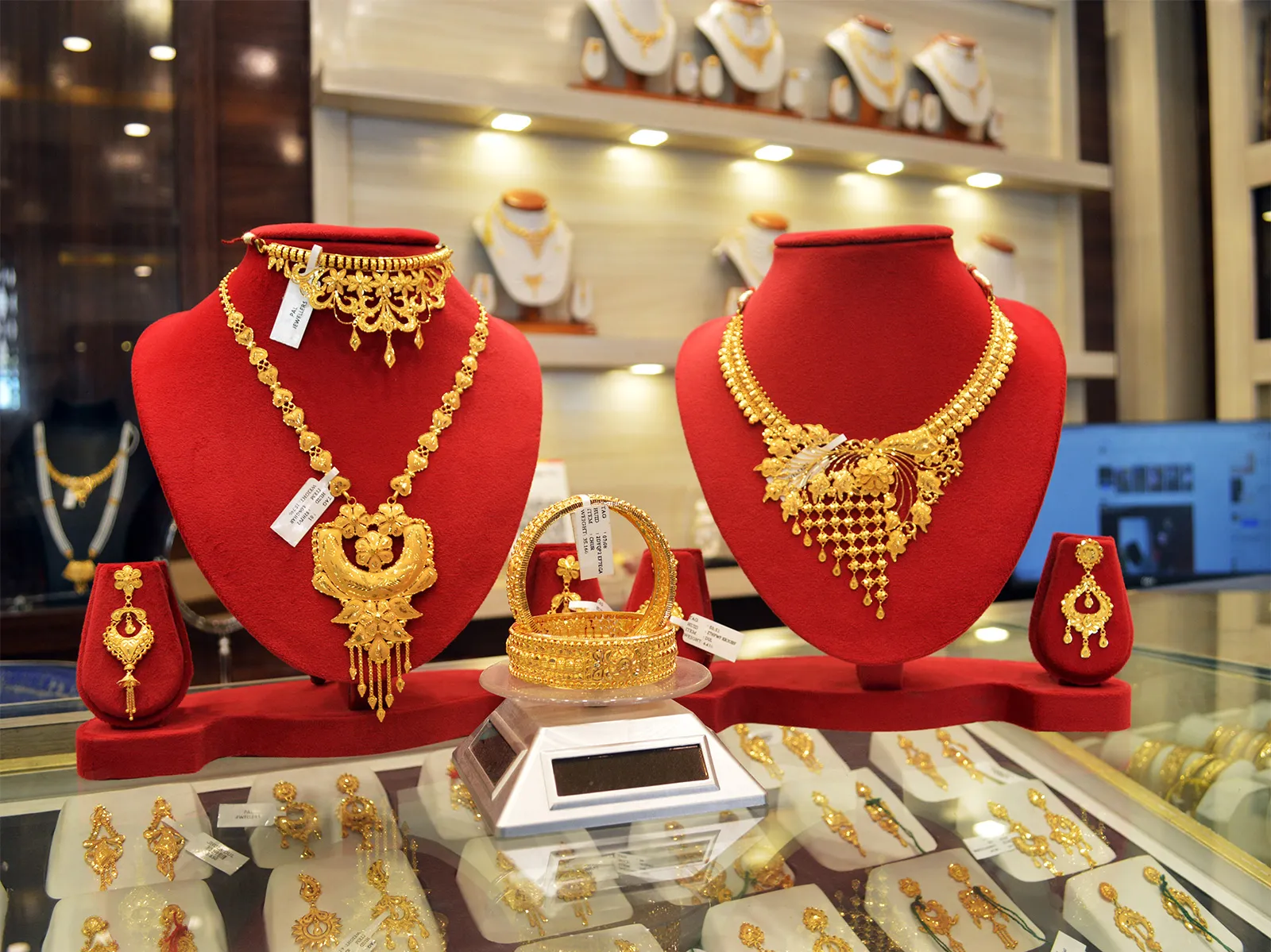 India aiming for USD 100 billion gems and jewellery exports by 2040: Commerce Secretary