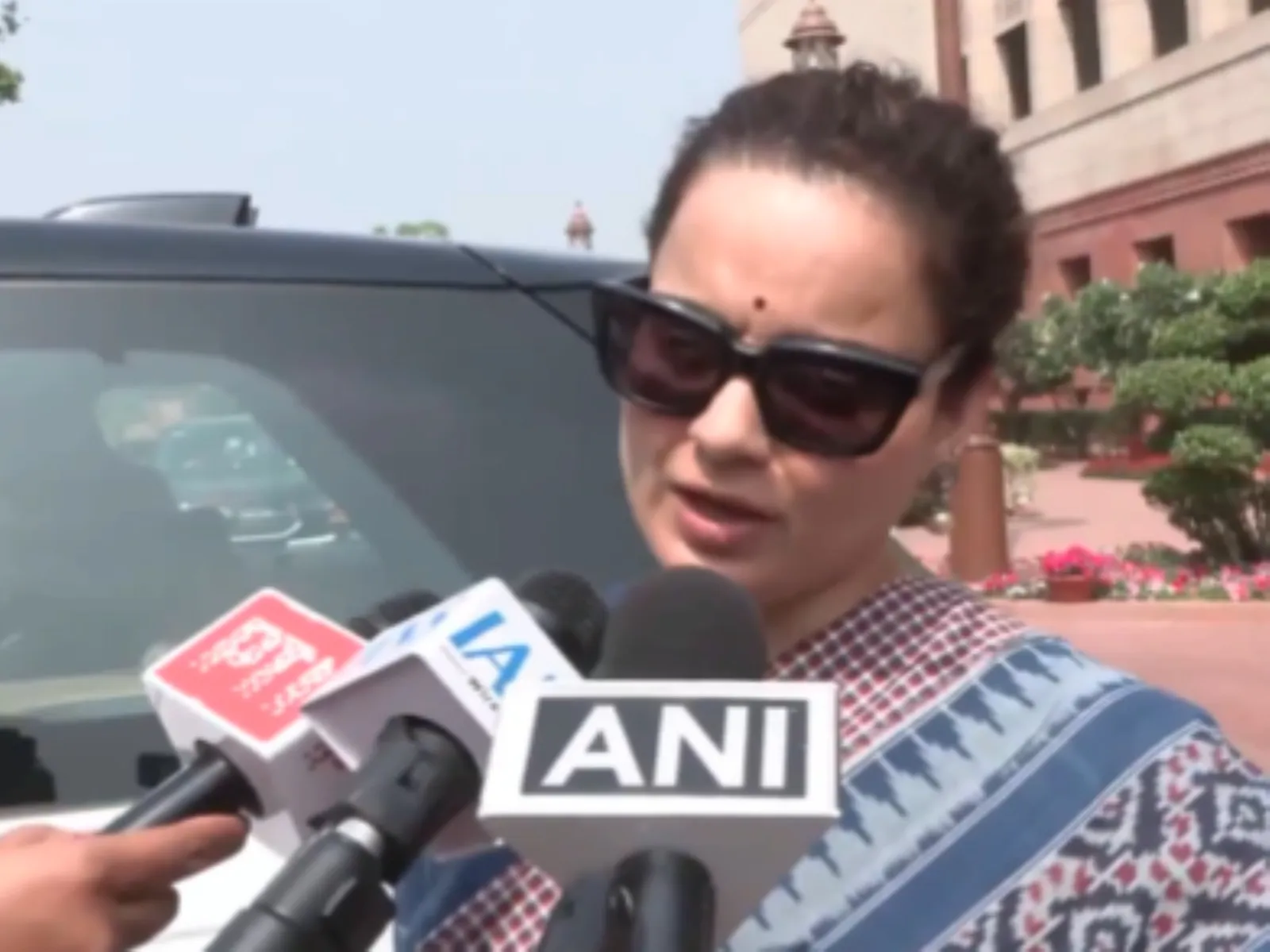 Kangana reacts to Hrithik Roshan's comment on viral 'apology' post