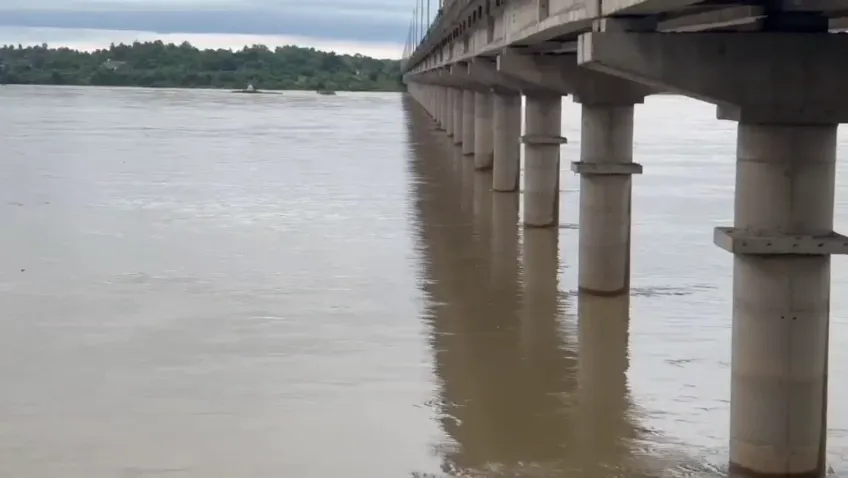 Two minor girls rescued after jumping into Mahanadi River in Subarnapur