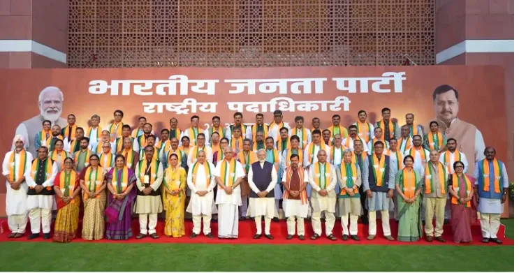 PM Modi meets new BJP national office-bearers at party HQ 