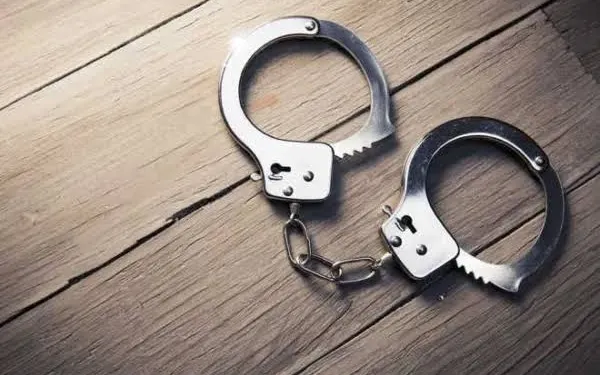 Berhampur Police Raid Gambling Den, ₹3.94 Lakh Cash Seized; 7 Detained