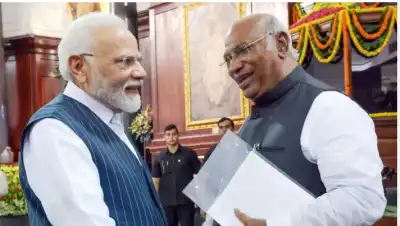 Mallikarjun Kharge Seeks 25-Year Freeze on Lok Sabha Seat Strength Amid Delimitation Debate