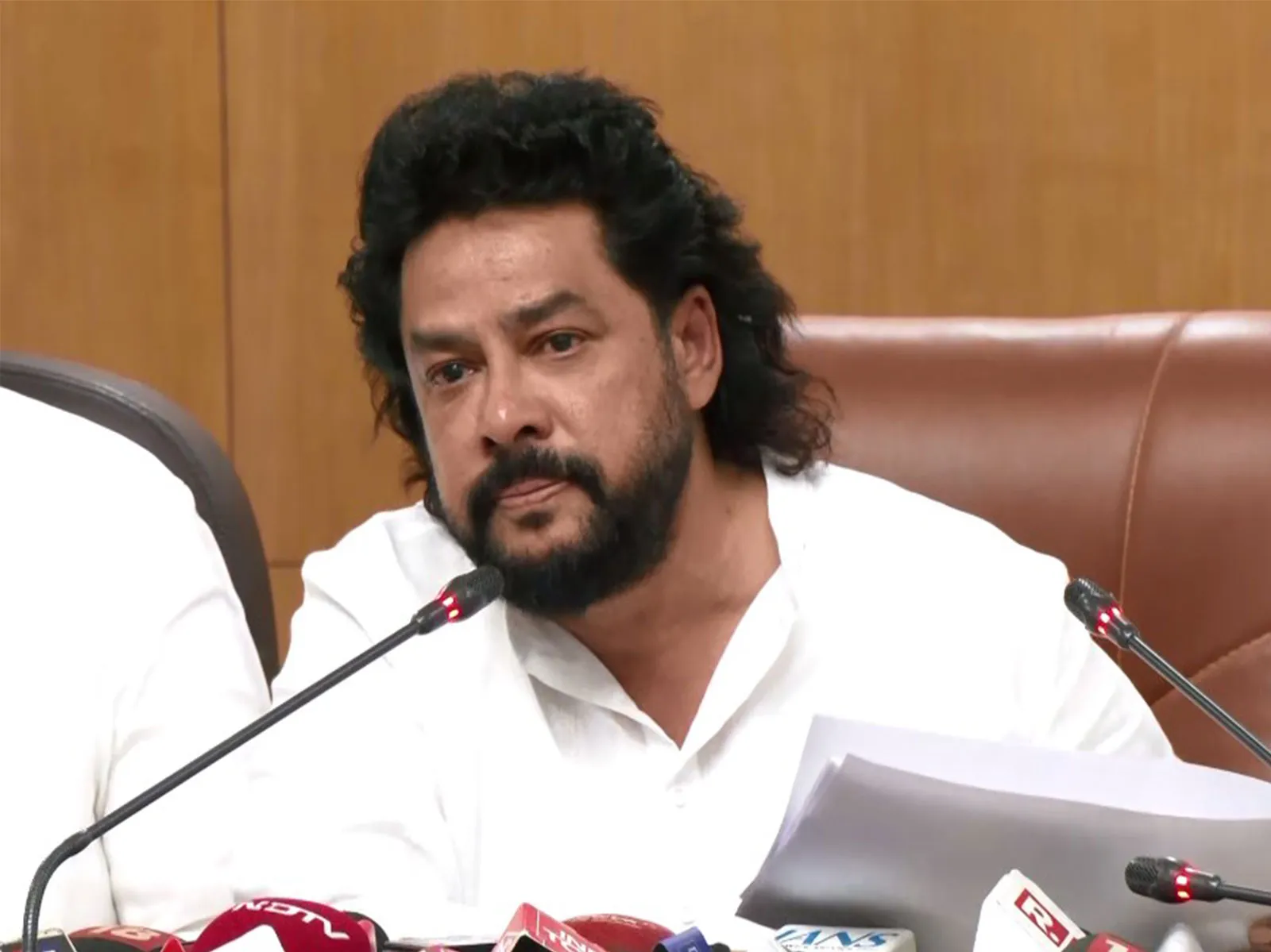  B Nagendra quits Karnataka cabinet over Valmiki corporation case