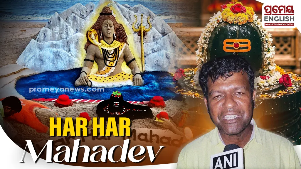 On the sacred occasion of Pratham Shravan Somvar, internationally acclaimed sand artist and Padma Shri awardee Sudarsan Pattnaik created a magnificent 8-foot-high devotional sand sculpture dedicated to Lord Shiva at Puri Beach.