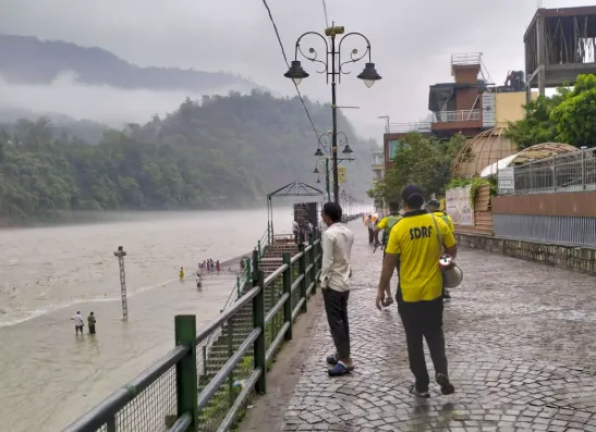 Ganga Water Level Rises in Uttarakhand’s Rishikesh Amid Heavy Rains; SDRF, Police Deployed at Ghats
