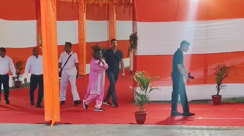 President Murmu visits Dhabaleswar Temple, performs special prayers