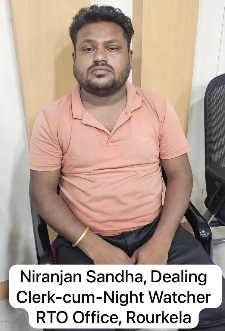 Two RTO Rourkela staffers caught by Odisha Vigilance for accepting ₹26,000 bribe