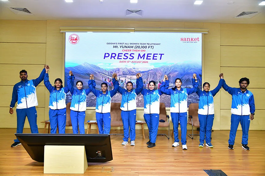 Odisha Women Train Hard to Scale Mount Yunam and Hoist the National Flag