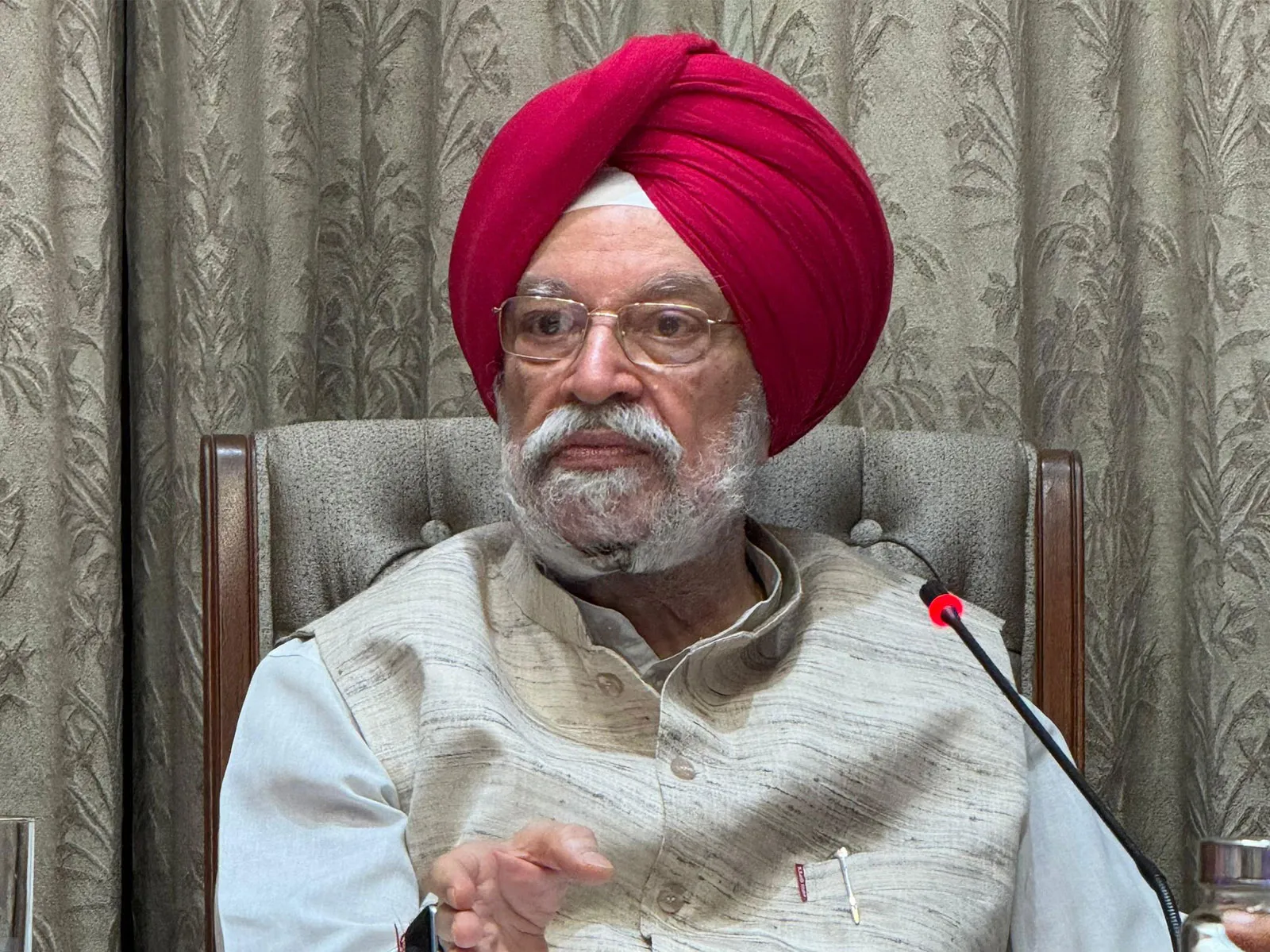 E20 blend controversy: Just four contamination cases found in 1.07 lakh outlets, says Hardeep Puri 