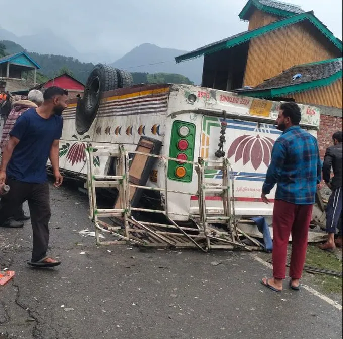 8 killed, 10 injured after private bus overturns in Himachal's Chamba 