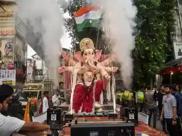 PM Modi visits Union Minister Piyush Goyal’s residence on Ganesh Chaturthi 