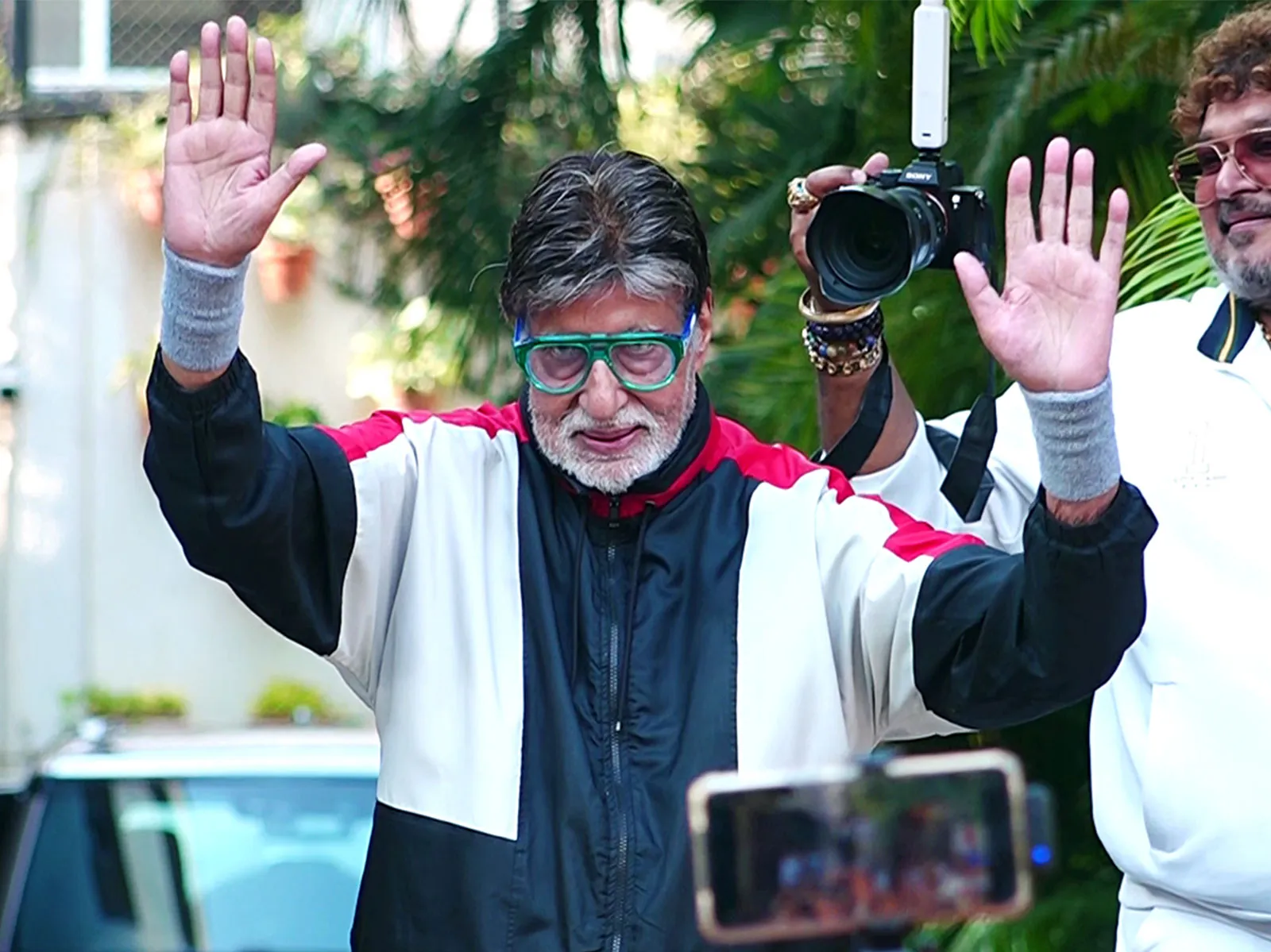 Ji nahin huzoor: Amitabh Bachchan clears retirement rumours, says “retire” in English means going to bed