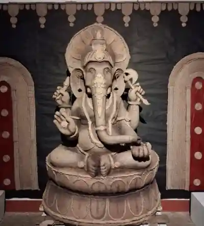Young sculptors build stunning eight foot green Gajanana Idol using jute sacks and twine