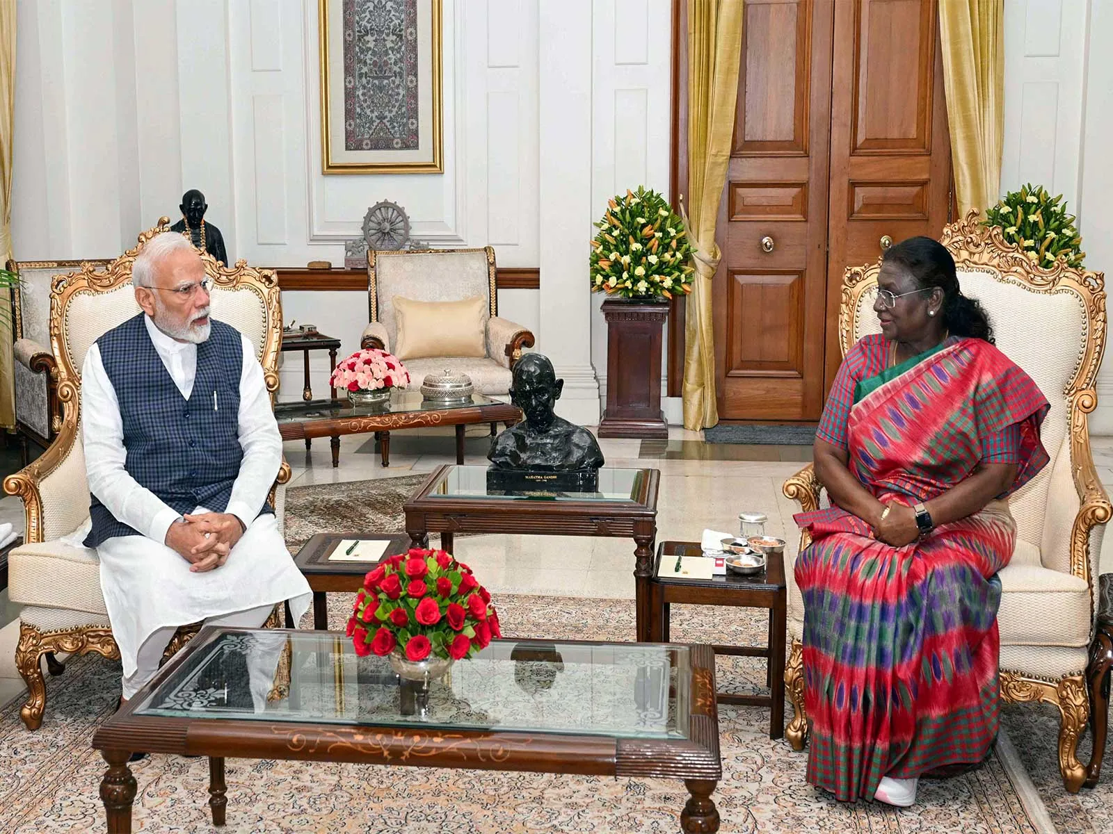 President Murmu extends birthday greetings to PM Modi, praises 25 years of public service