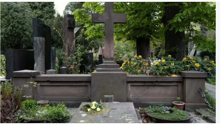 Delhi HC Seeks Status Report on Christian Burial Space, Says Burial Cannot Be Treated as Commercial Activity