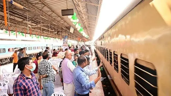 Odisha’s first senior citizen pilgrimage tour of FY 2026-27 begins; 775 leave for Varanasi, Ayodhya