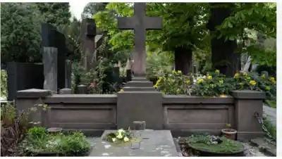 Delhi HC Seeks Status Report on Christian Burial Space, Says Burial Cannot Be Treated as Commercial Activity