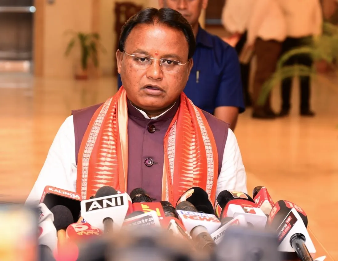 Act of respect turned into mockery: Mohan Majhi targets Rahul Gandhi