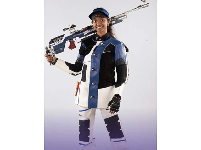 Elavenil Valarivan bags silver for shooting - individual
