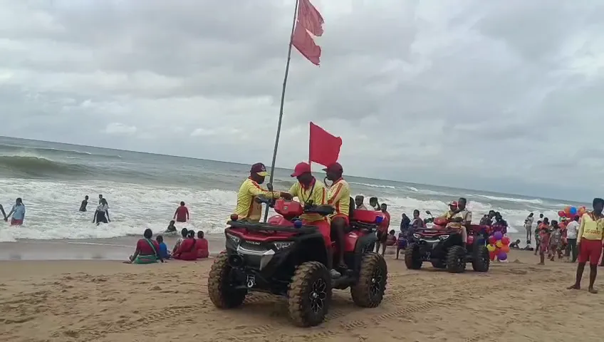 Puri weather turns unsettled, sea rough; tourists barred from bathing

