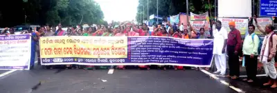 Mid-Day Meal Cooks stage protest in front of Odisha Assembly
