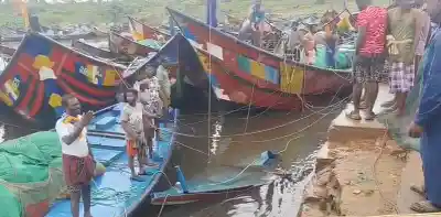 Boat sinks at Aryapalli Jetty amid rough sea conditions