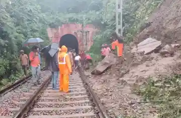 Odisha: ECoR intensifies restoration efforts and passenger facilitation amid heavy rains, issues helpline numbers 