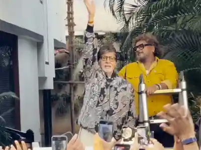 Amitabh Bachchan steps out in style for Sunday Darshan