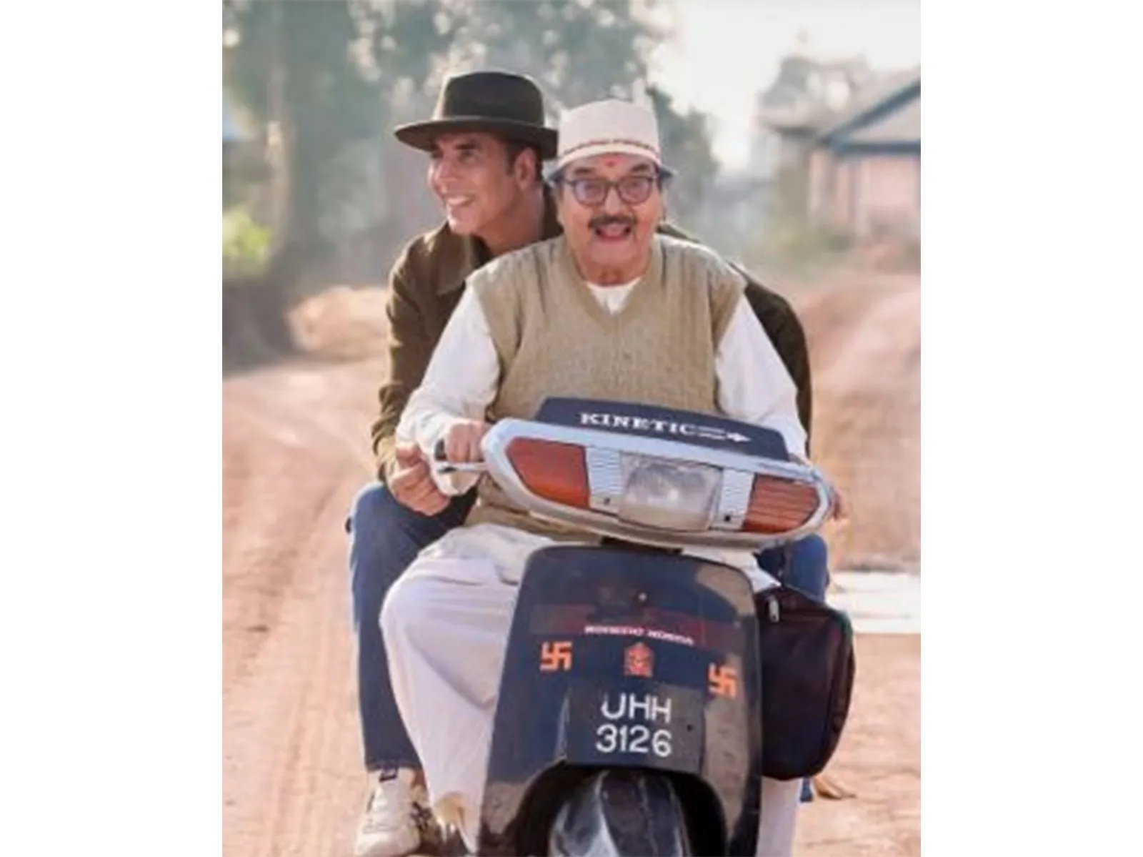 Akshay Kumar shares Asrani’s last shot from ‘Haiwaan’