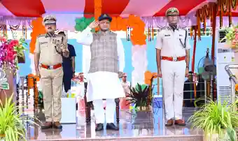 Stay away from corruption, uphold discipline: CM Majhi to new police officers