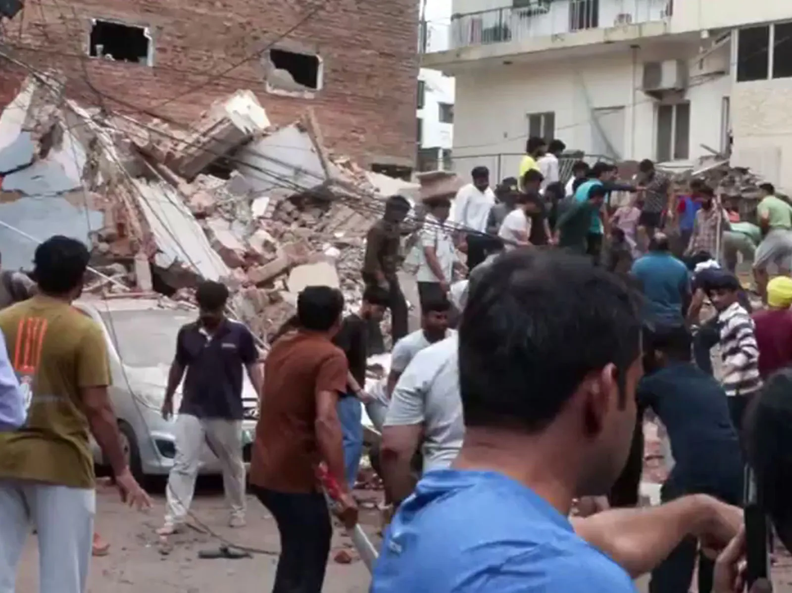 Delhi: Building collapses near Satya Niketan; rescue operation underway