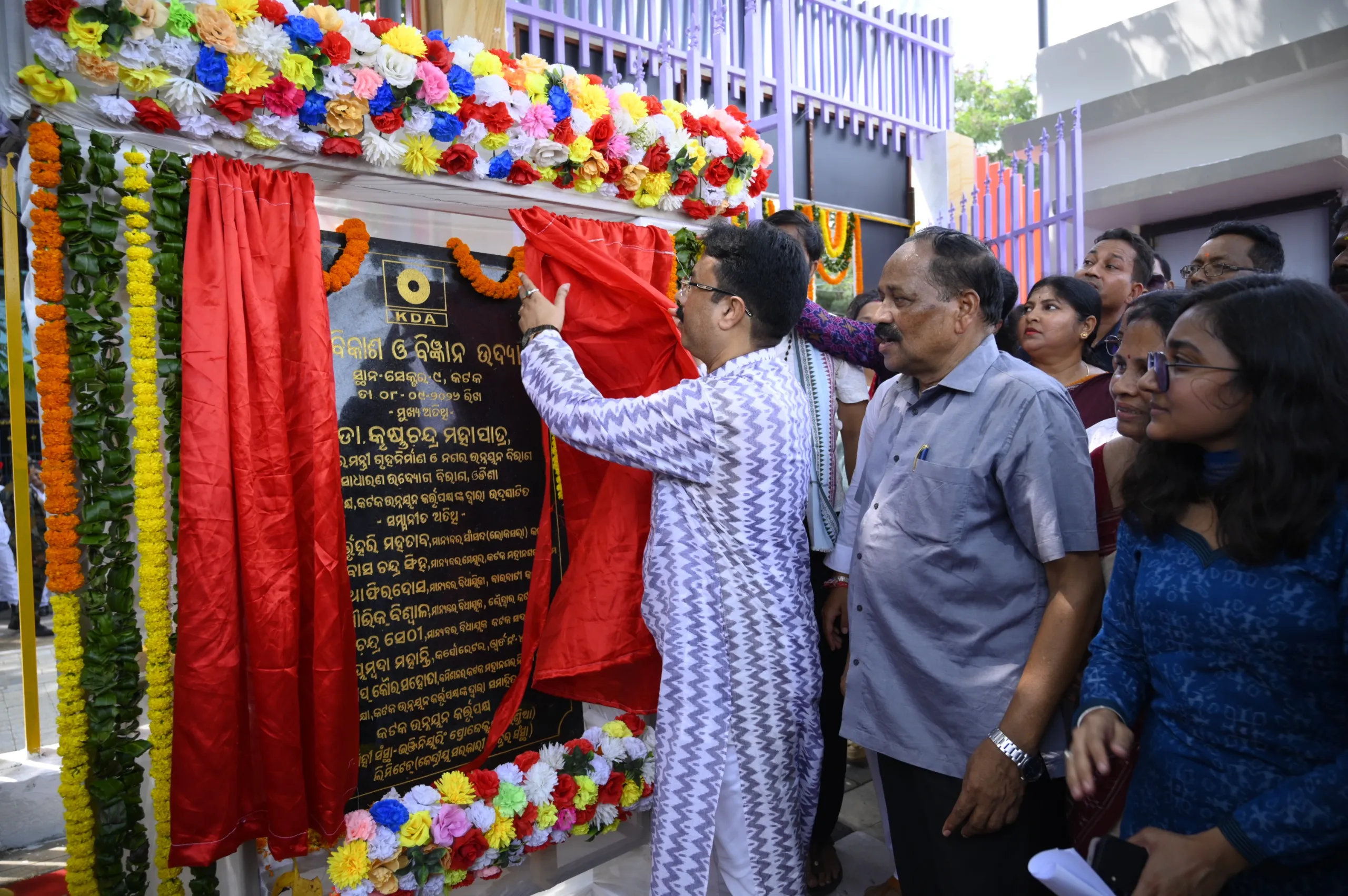 H&UD Minister inaugurates Millennium City Market Complex, Sensorial Park in Kataka