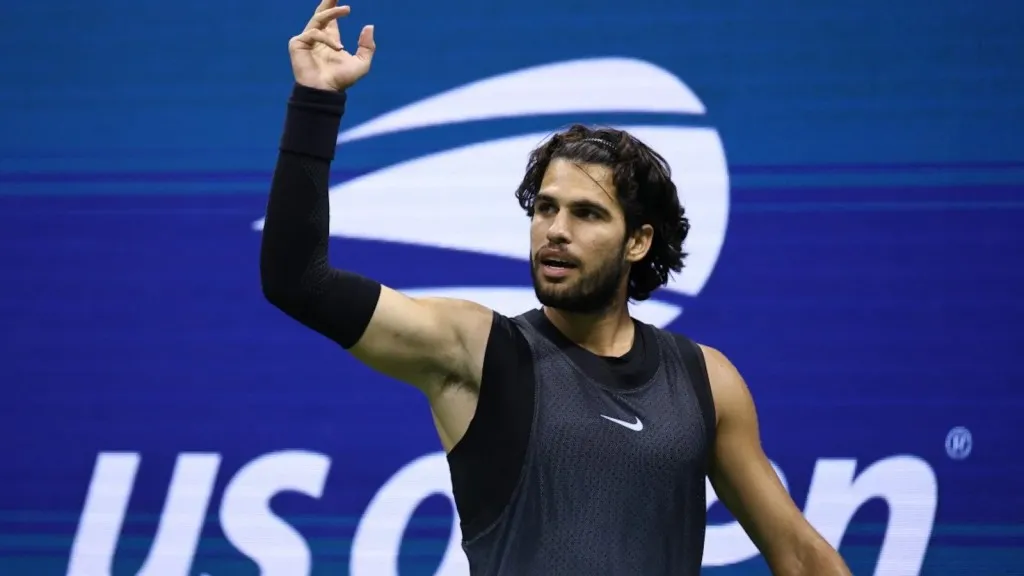 Ben Shelton Shocks Defending Champion Carlos Alcaraz to Reach US Open Semis