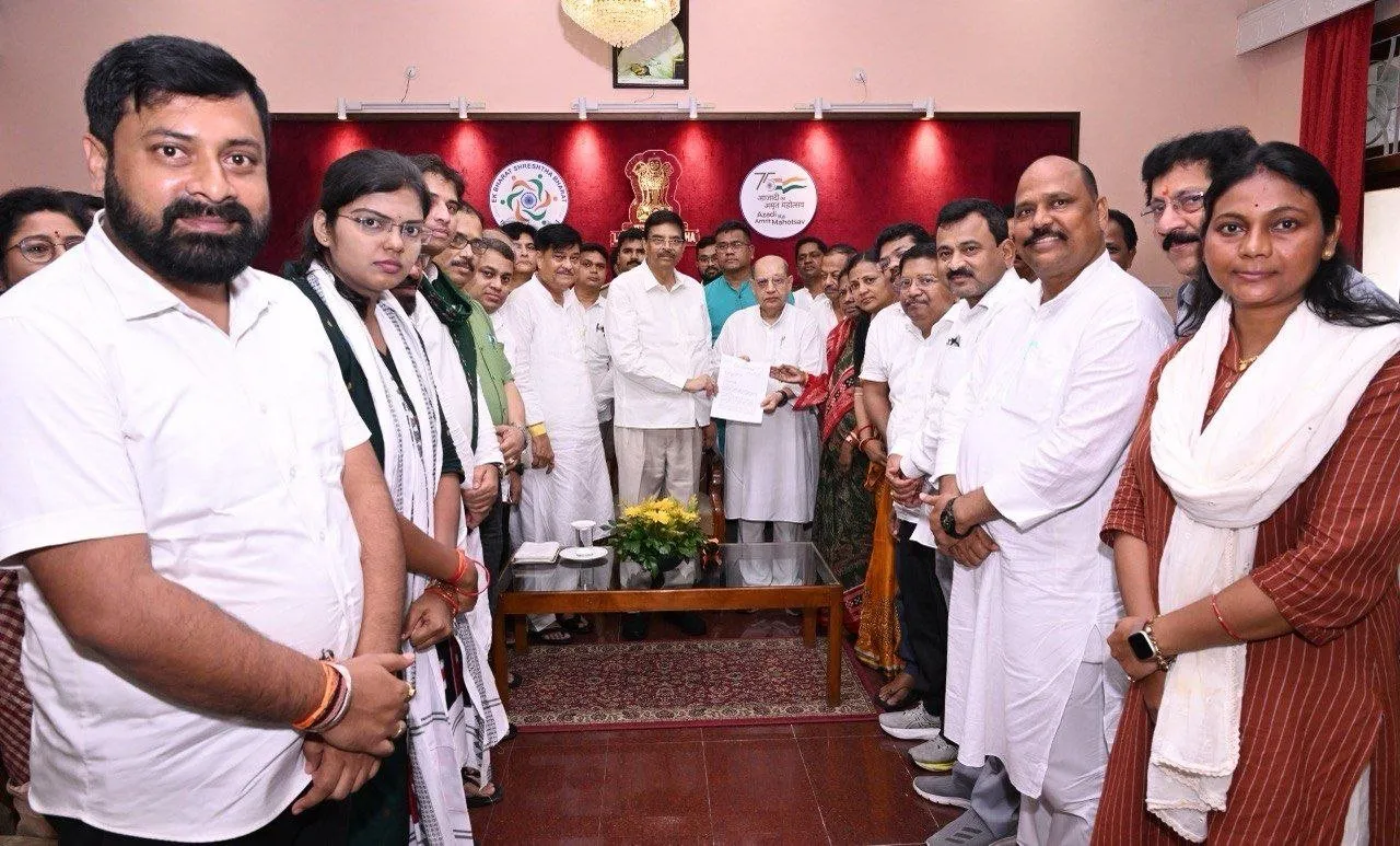 Odisha: BJD holds dharna outside Lok Bhavan, seeks President's intervention on MMDR Amendment Act

