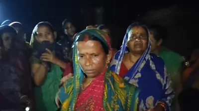 Hundreds of women raid alleged illegal liquor outlet in Kendrapara