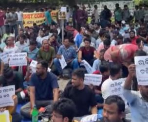 Odisha: Protesting job aspirants for RI, Amin call off strike