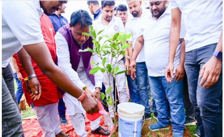 Odisha CM plants saplings under 'Ek Ped Maa Ke Naam' campaign in Keonjhar