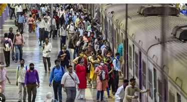 Central Railway suspends platform ticket sales amid festive rush