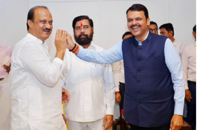 Fadnavis leaves for Delhi, expected to meet Amit Shah along  with Sindhe, Ajit Pawar