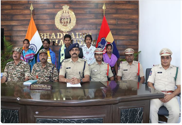 Five Maoists surrender in Bhadradri Kothagudem, Telangana