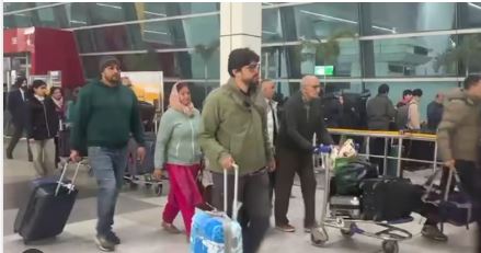 Dense Fog Disrupts Delhi Flights – Delays & Diversions