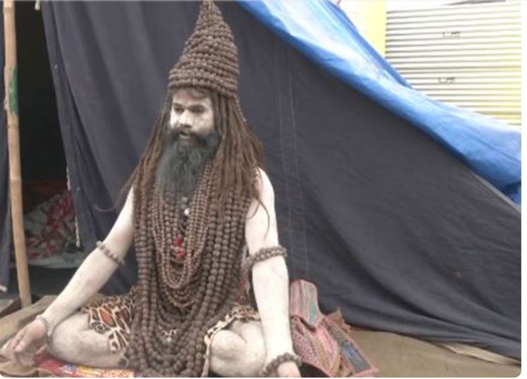  Rudraksha Baba becomes center of attraction in Maha Kumbha-2025