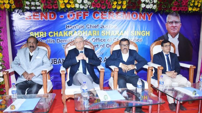 Bhubaneswar Bar Association bids emotional farewell to Chief Justice Chakradhari Sharan Singh