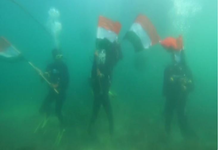 Scuba divers celebrate patriotism by unfurling Tricolour 30 meters underwater in Gujarat's Dwarka
