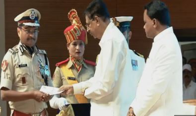 Odisha Governor honors 38 police personnel for distinguished service