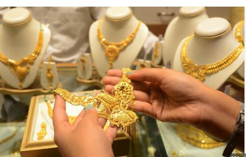 Gold prices hit record high amid rising trade war concerns